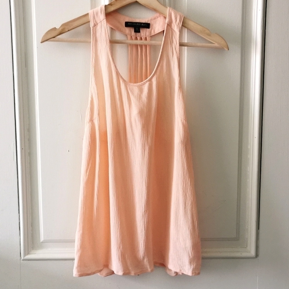 Banana 🍌 Republic T back summer top. 😎